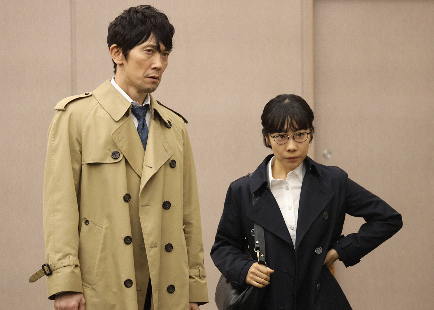 佐々木蔵之介、山田真歩／「シャーロック」第10話より（C）フジテレビ