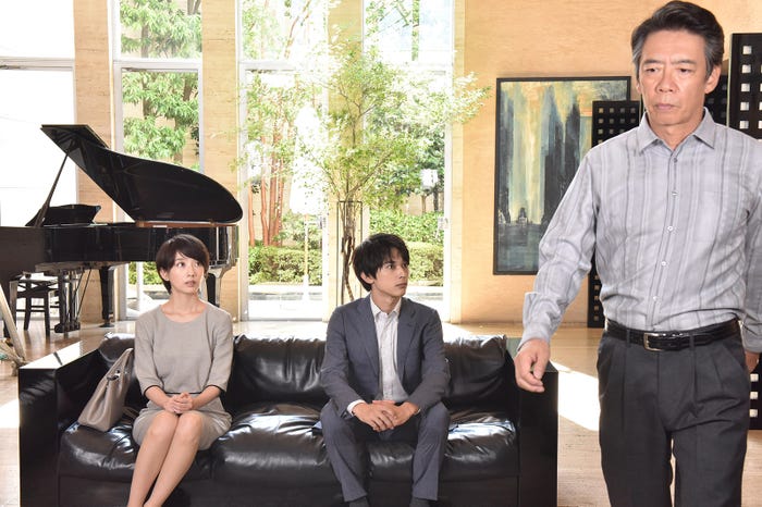 波瑠、吉沢亮、生瀬勝久/「サバイバル・ウェディング」第9話より(C)日本テレビ