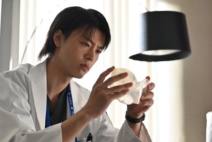 「ブラックペアン シーズン２」世良（竹内涼真）、渡海＆天城（二宮和也）の“Wセリフ回収”に反響「痺れた」「ちゃんと受け継がれてる」