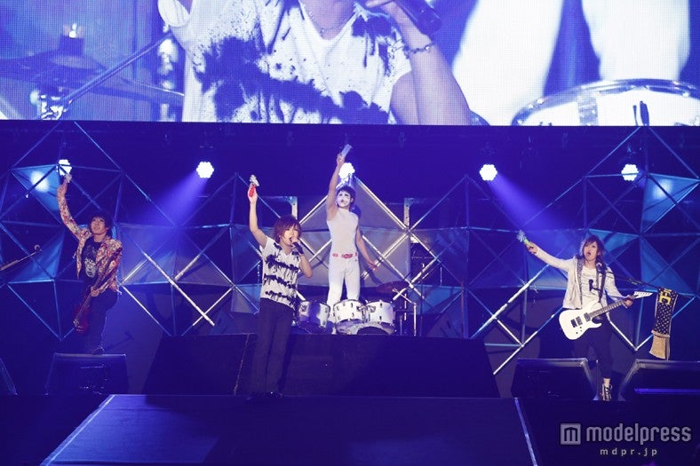 ゴールデンボンバー