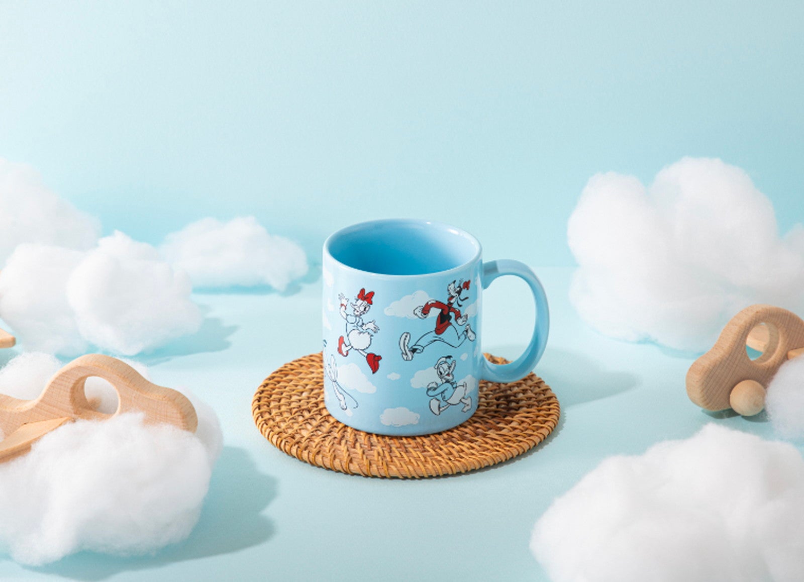 マグカップ　税込2,200円（C）Disney