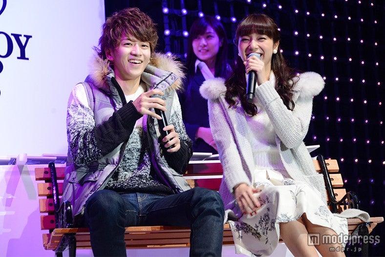 飯島寛騎さん（グランプリ）の告白を受ける新川優愛