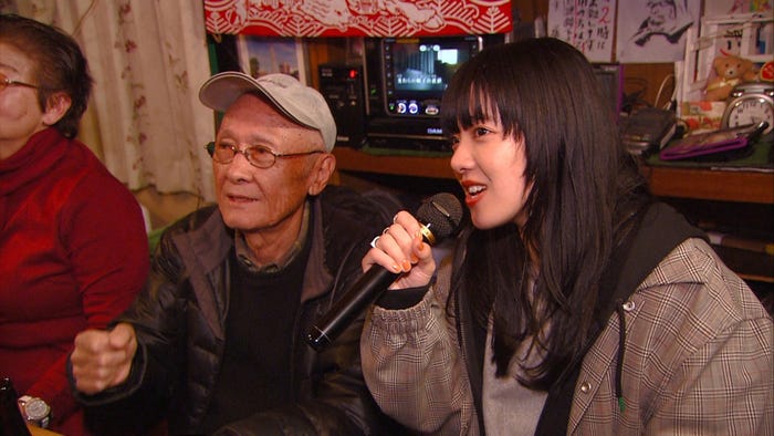 (右)あいみょん(C)TBS