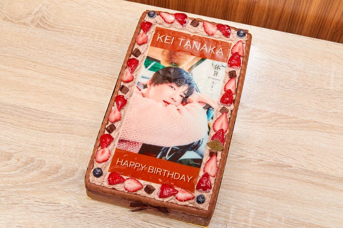 田中圭に贈られたバースデーケーキ(C)講談社