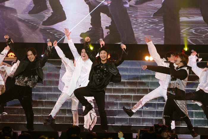15th Anniversary SUPER HANDSOME LIVE「JUMP↑ with YOU」【15日昼公演】写真提供:アミューズ