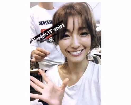 木下優樹菜、ニットの下に“隠しおっぱい”仕込む 斬新な姿に反響