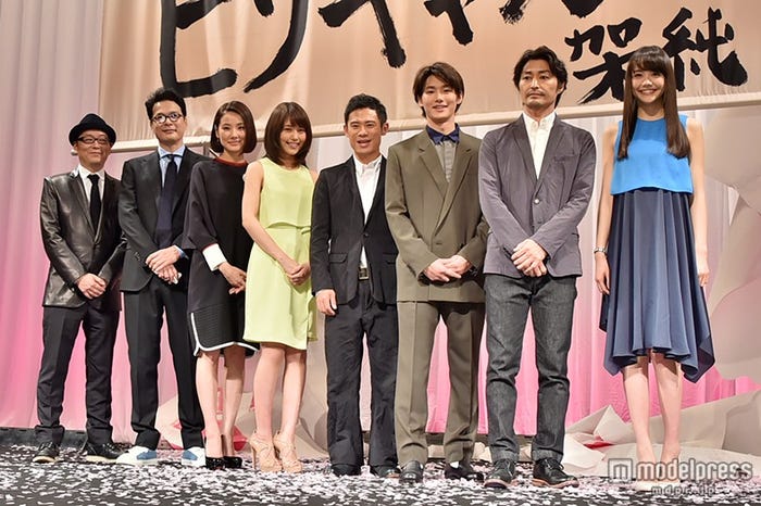 (左より)土井裕泰監督、田中哲司、吉田羊、有村架純、伊藤淳史、野村周平、安田顕、松井愛莉