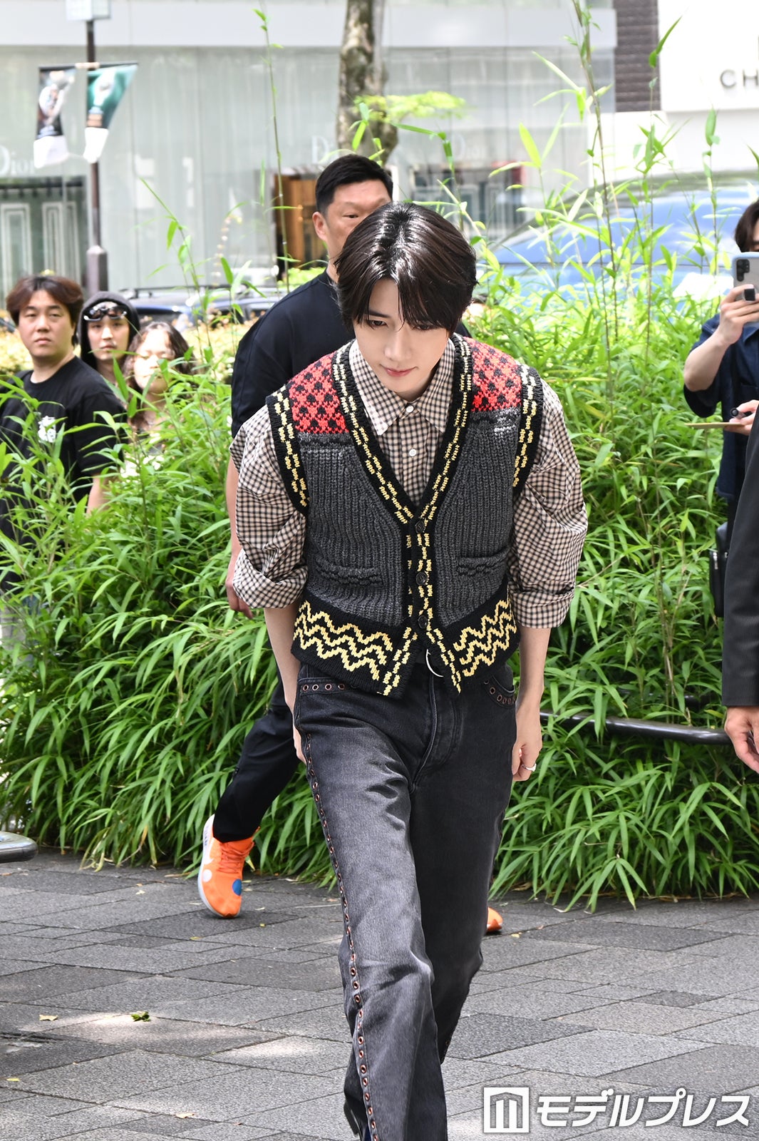登場すぐに報道陣に挨拶するBEOMGYU（ボムギュ）（C）モデルプレス