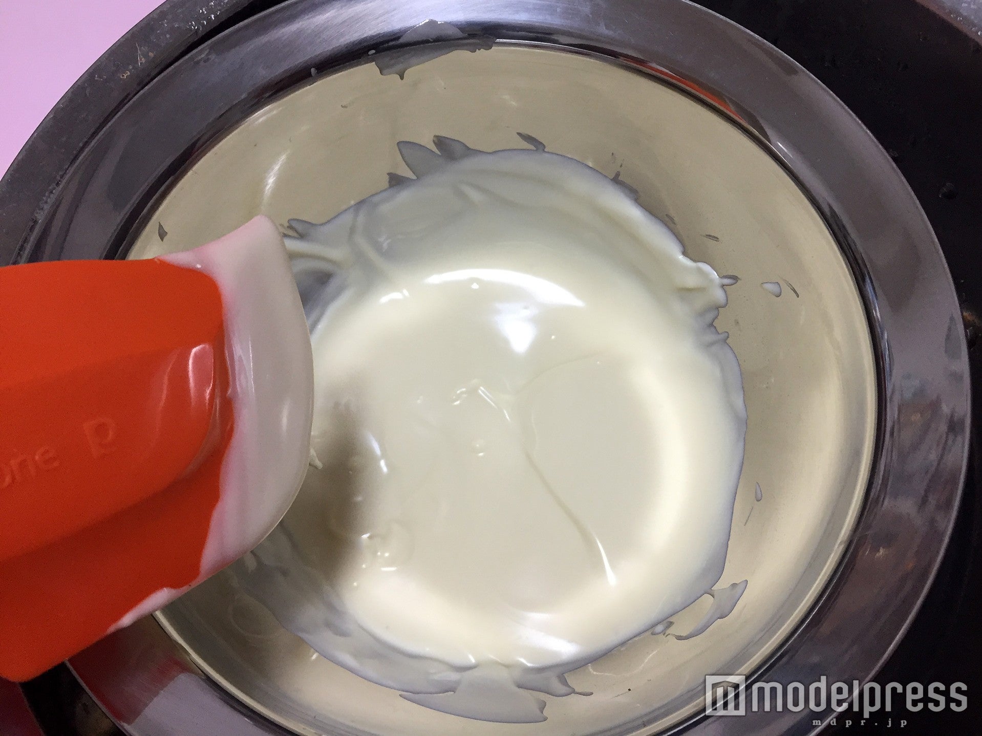 チョコレートを溶かして型にいれるだけ（C）モデルプレス