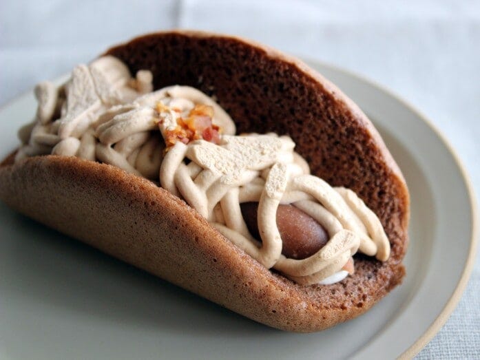 薄焼きのオムレット生地の中に、クリームがたっぷり！