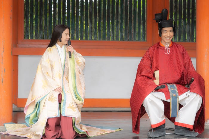 吉高由里子、柄本佑(C)NHK