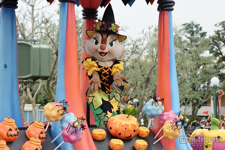 華やかなパレード「ハッピーハロウィーンハーベスト」／クラリス