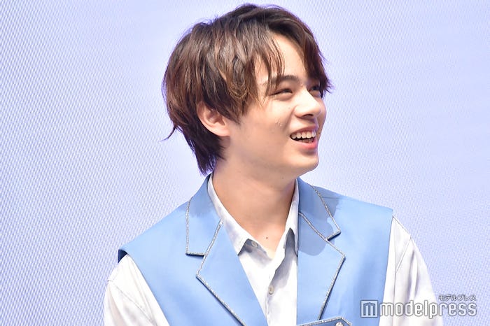 鶴房汐恩(C)モデルプレス