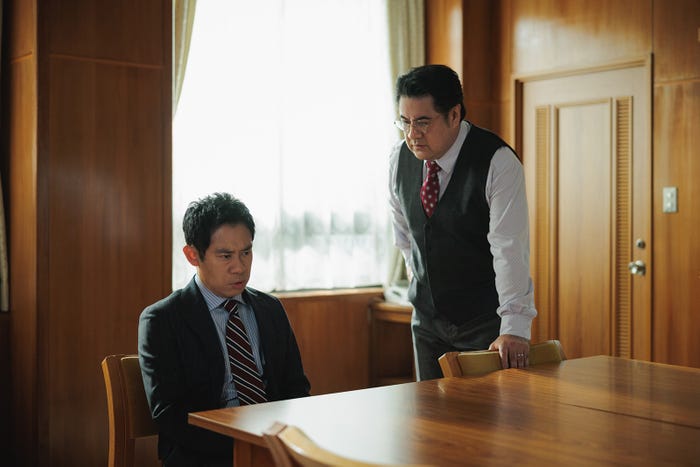 伊藤淳史、小手伸也「なんで私が神説教」第8話(C)日本テレビ