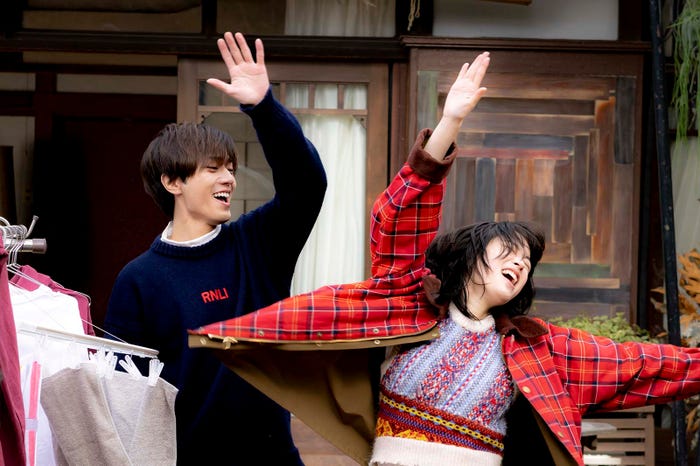 永瀬廉、広瀬すず/「夕暮れに、手をつなぐ」第5話より(C)TBS