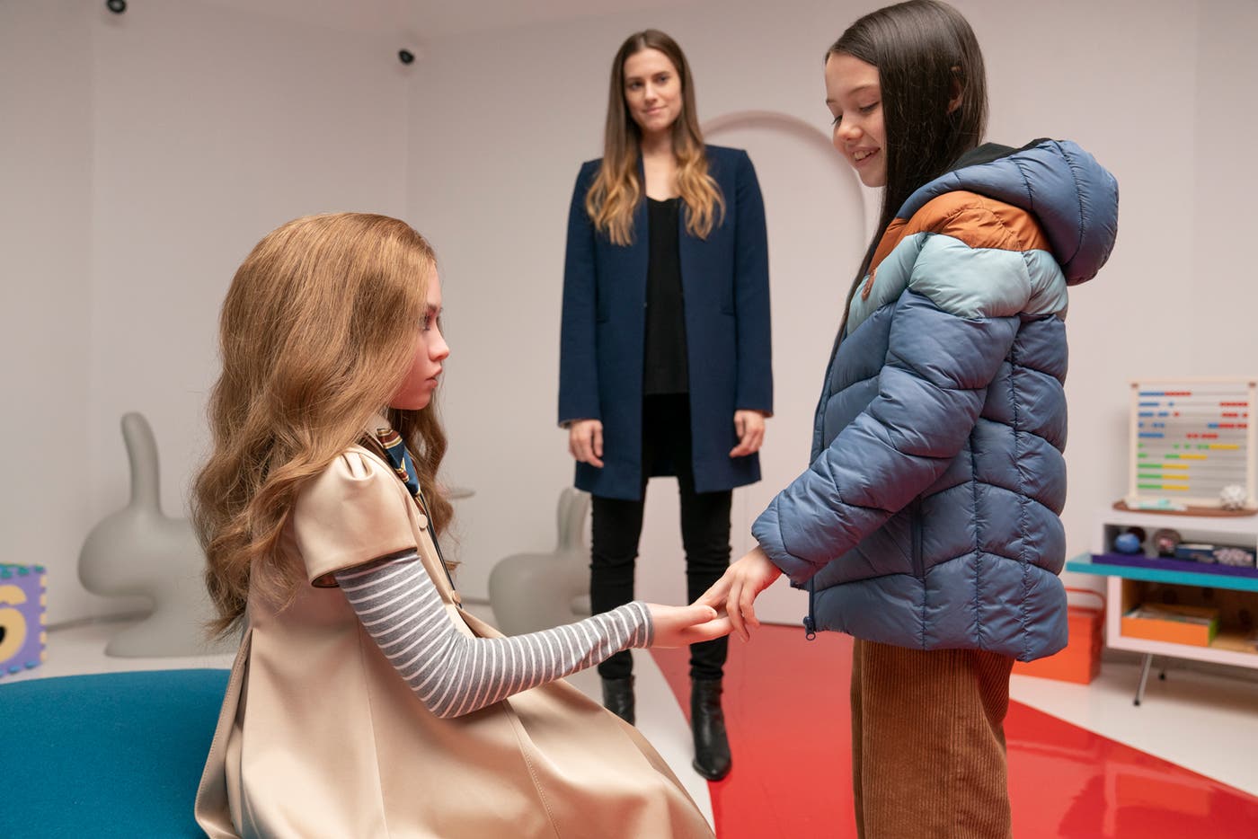 (左から)ミーガン、ジェマ、ケイディ(C)2023 UNIVERSAL STUDIOS. All Rights Reserved.