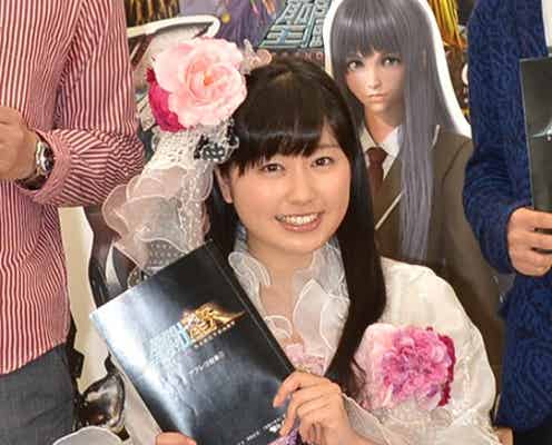 ももクロ佐々木彩夏、車いすで登場 質問殺到に“関係者ストップ”