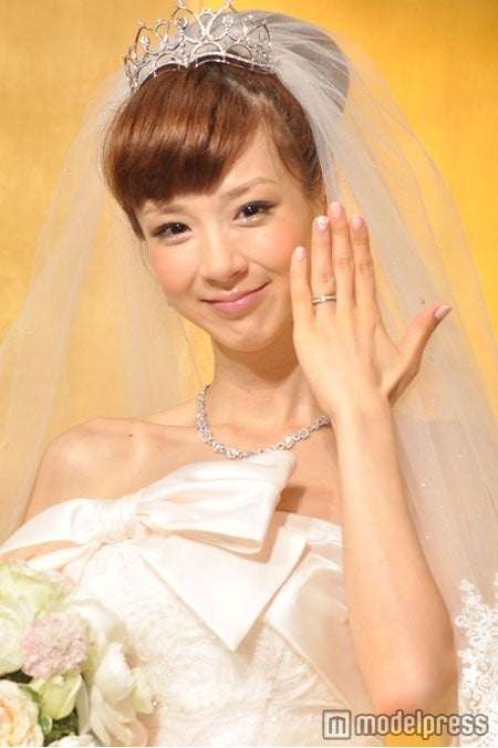 ほしのあき、花嫁姿披露の「美人百花」が過去最高売り上げ