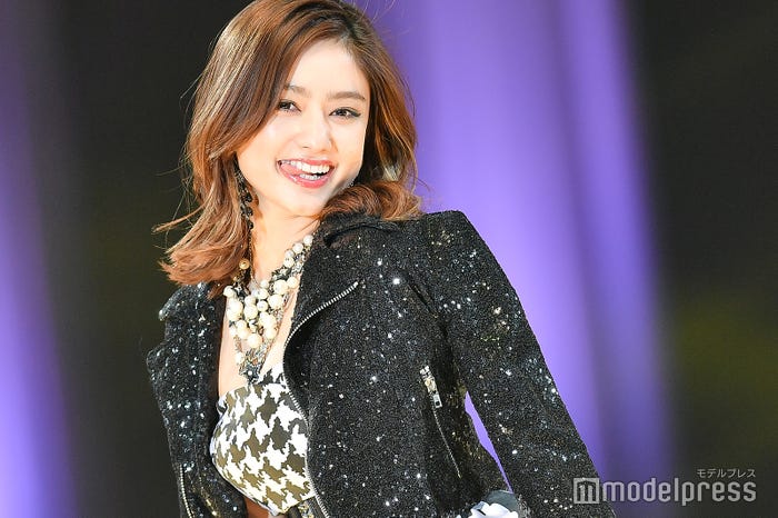 谷まりあ ミニブラックワンピで美脚披露 ファンから絶賛の声 モデルプレス 谷まりあ ミニブラックワンピで美脚披露 ファンから絶賛の声 モデルプレス