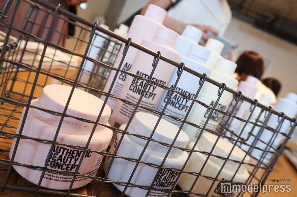 「オーセンティック ビューティコンセプト」一式（C）モデルプレス