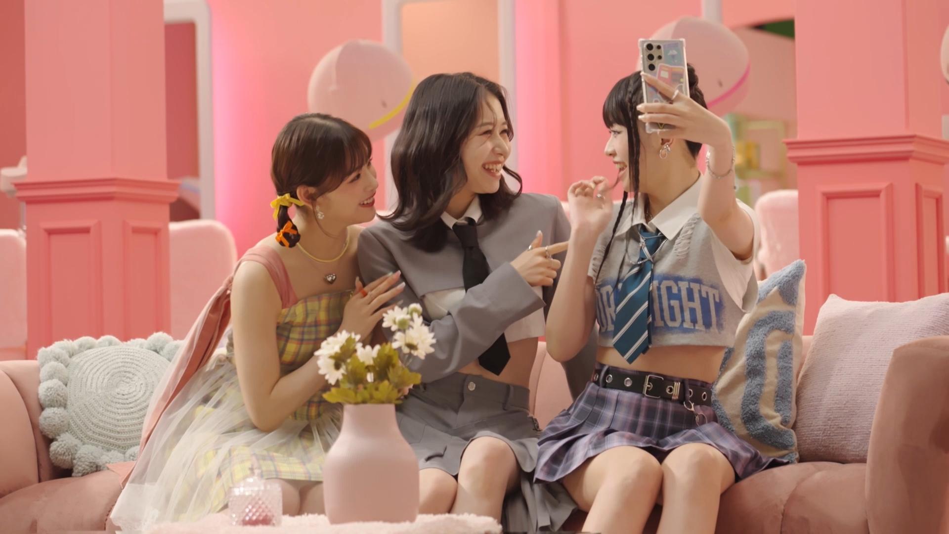 ME:I「ホットペッパービューティー」新WebCMより（提供写真）