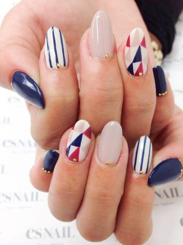 柄×柄のオシャレネイル/画像提供:esNAIL