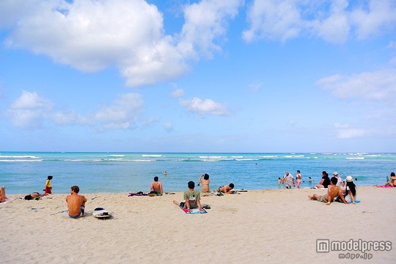 オアフ島人気スポットのワイキキビーチ （C）モデルプレス