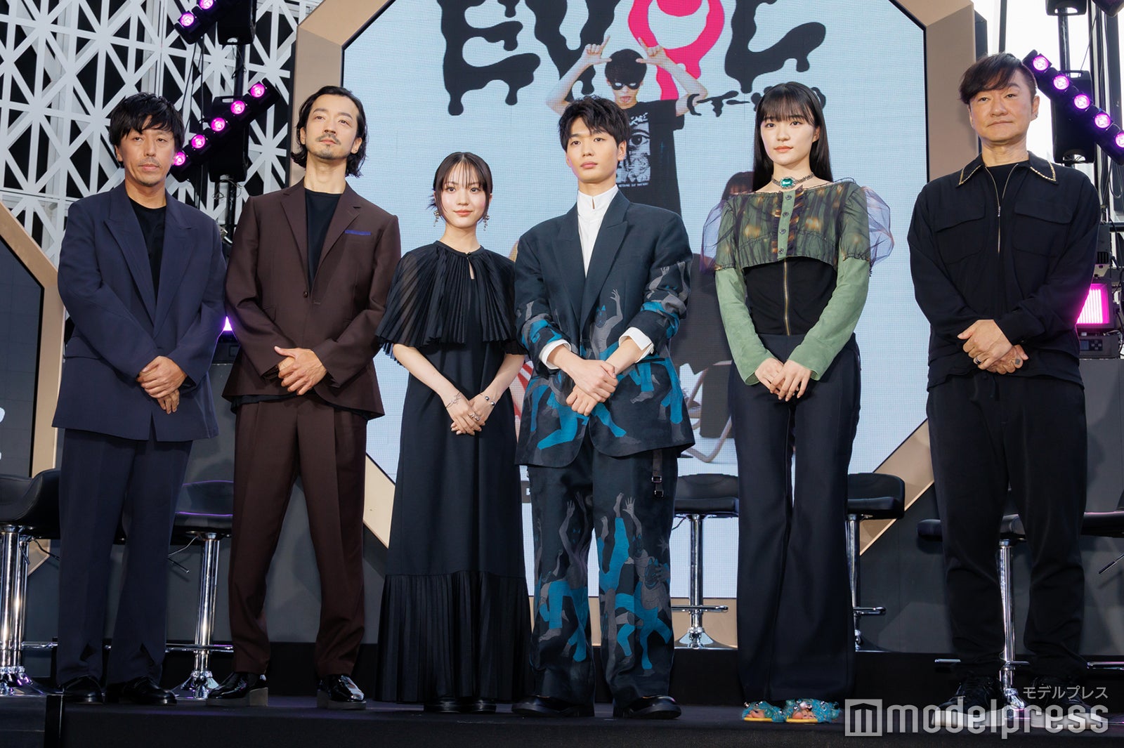 （左から）山岸聖太監督、金子ノブアキ、伊礼姫奈、青木柚、服部樹咲、カネコアツシ氏（C）モデルプレス