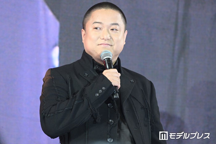 東海オンエア・ゆめまる、全身赤の衝撃ショット公開「どういう状況？」「新築の家でこれをやる勇気すごい」とファン衝撃