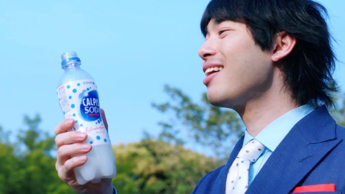 「カルピスソーダ」WEB限定新CM「なんだかうまくいきソーダ ひと夏の恋」編より