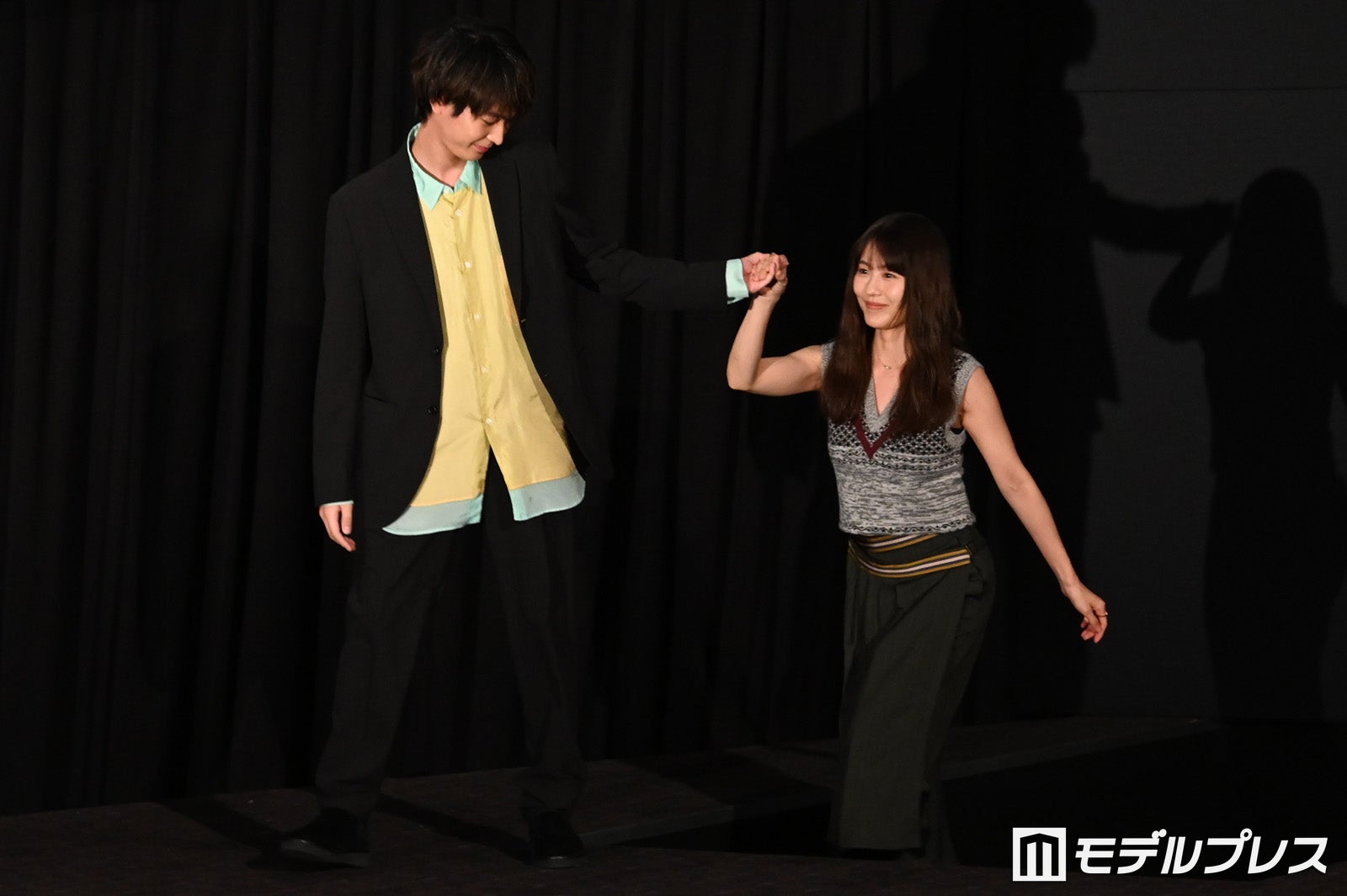 青木柚、有村架純（C）モデルプレス