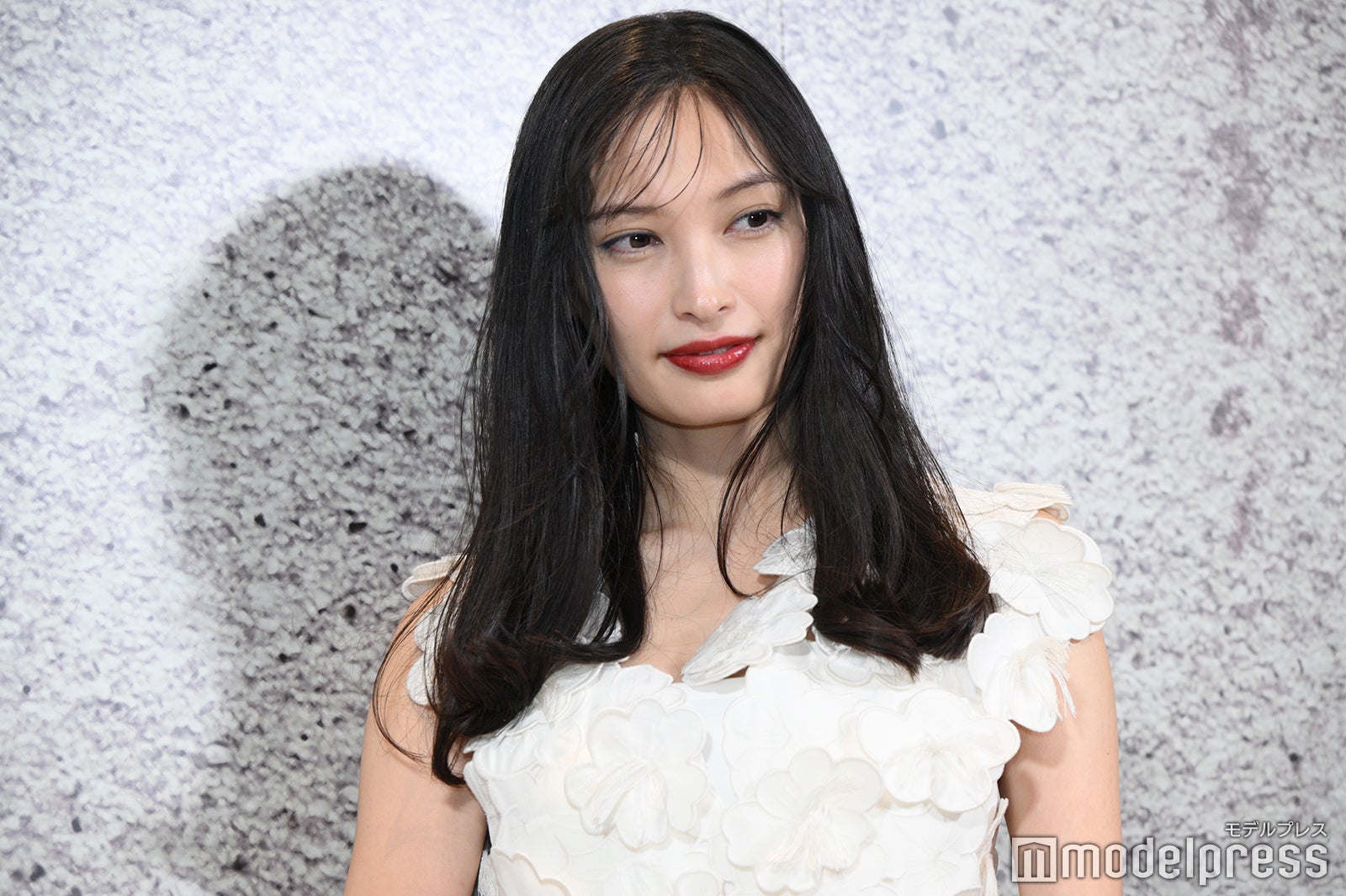 ワンオクToru、妻・大政絢の誕生日祝福 2ショット公開に「尊い