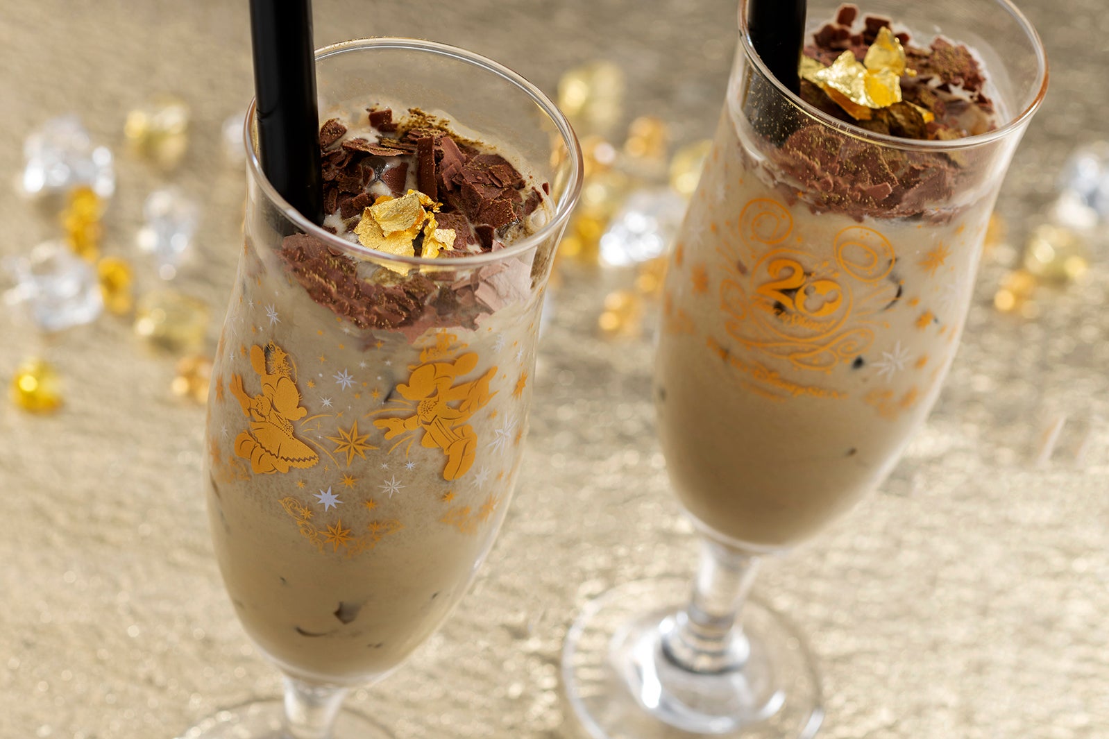 スペシャルドリンク（ほうじ茶クリーム＆ゼリー）スーベニアグラス付き／2,000円、ドリンク単品1杯800円（C）Disney