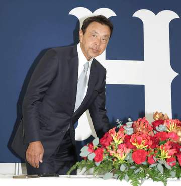 “優勝知る男”小川淳司氏「カープに今必要な選手を補強」球団副本部長編成担当に就任会見 ヤクルトでスカウト、1軍監督、GM経験