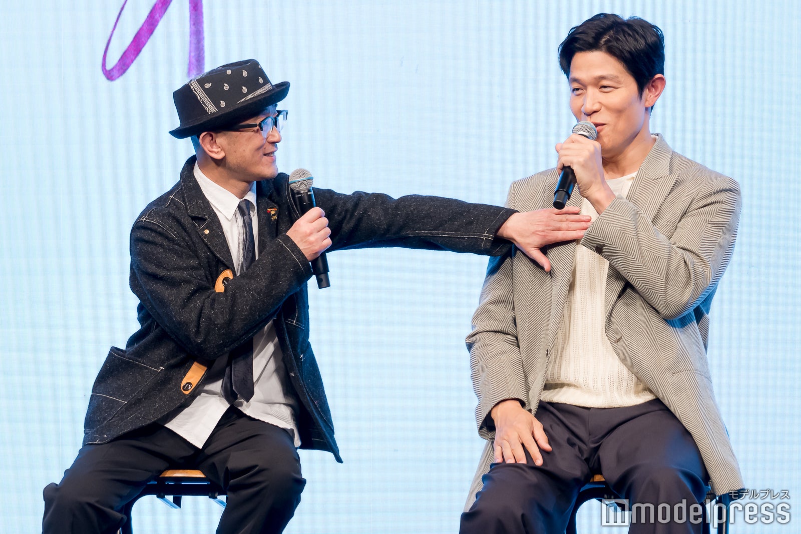前田哲監督、鈴木亮平（C）モデルプレス