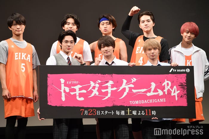 (前列左から)佐藤龍我、浮所飛貴、井上瑞稀(後列左から)那須雄登、金指一世、猪狩蒼弥、岩崎大昇、藤井直樹(C)モデルプレス