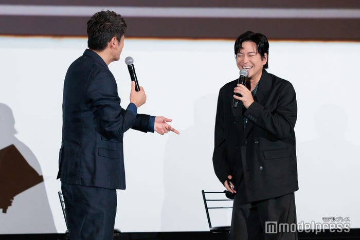 佐藤隆太、加藤シゲアキ(C)モデルプレス