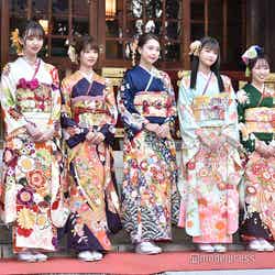 （左から）古田愛理、江野沢愛美、小室安未、Niki、生見愛瑠、今泉佑唯、飯豊まりえ（C）モデルプレス