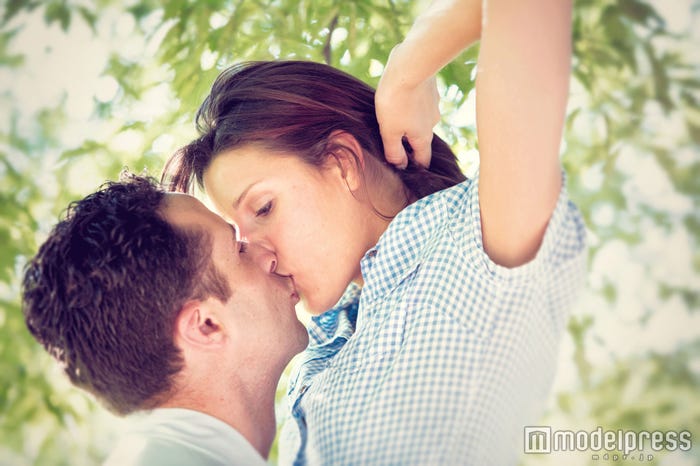 欲を上手に煽って!男性がキスしたいと感じる4つの瞬間とは(photo-by-ZoneCreative/Fotolia)