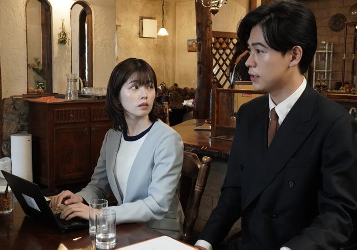 小芝風花、成田凌「転職の魔王様」第3話より(C)カンテレ