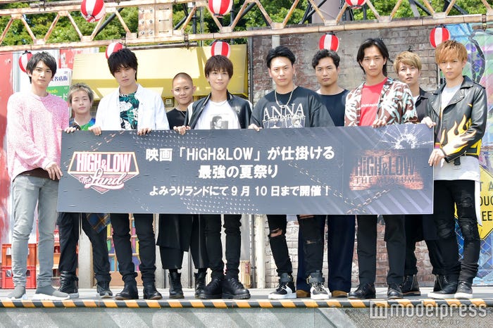 (前列左から)町田啓太、鈴木伸之、岩田剛典、山下健二郎、佐藤寛太、佐藤大樹(後列左から)山本彰吾、岩谷翔吾、八木将康、天野浩成(C)モデルプレス