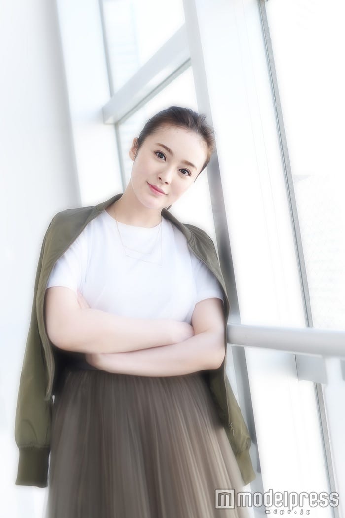 貫地谷しほり(C)モデルプレス