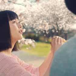 夏子 「てりたま『桜の精』篇」より（画像提供：日本マクドナルド）