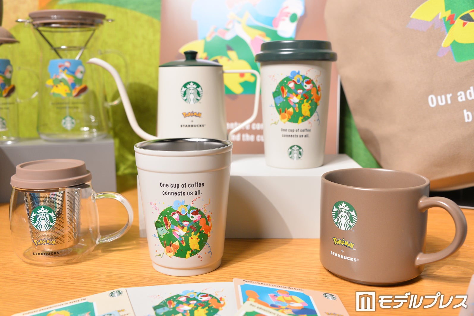 『Pokemon + STARBUCKS SSケトル コーヒーコネクション 550ml』￥5,800、『Pokemon + STARBUCKS 2WAY SSカップ/ホルダー 355mlコーヒーコネクション/コーヒーアドベンチャー』　各￥4,000、『Pokemon + STARBUCKS セラミックキャニスター コーヒーコネクション』￥ 3,800、『Pokemon + STARBUCKS SSストレーナー付き耐熱グラスマグ コーヒーアドベンチャー 296ml』￥4,400、『Pokemon + STARBUCKS 2WAYスタッキングマグ 355ml コーヒーコネクション/コーヒーアドベンチャー』　各￥3,800（C）モデルプレス