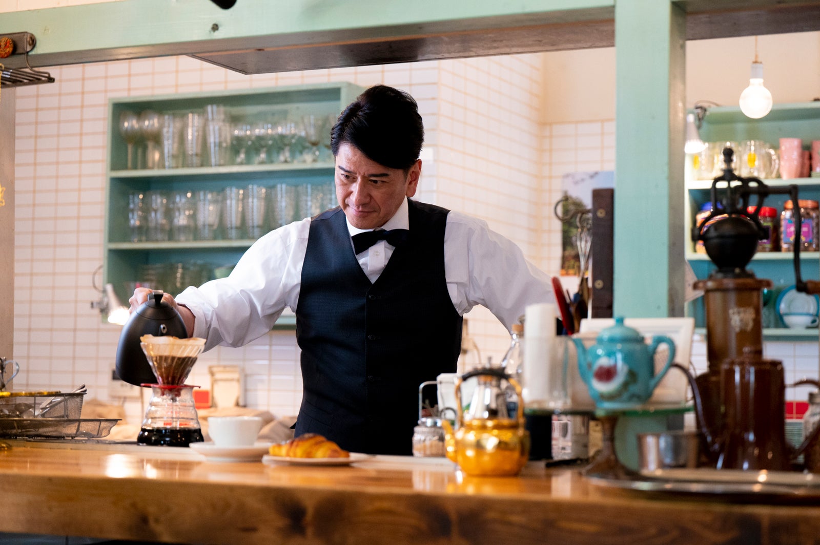 川崎麻世（C）映画「コーヒーはホワイトで」製作委員会