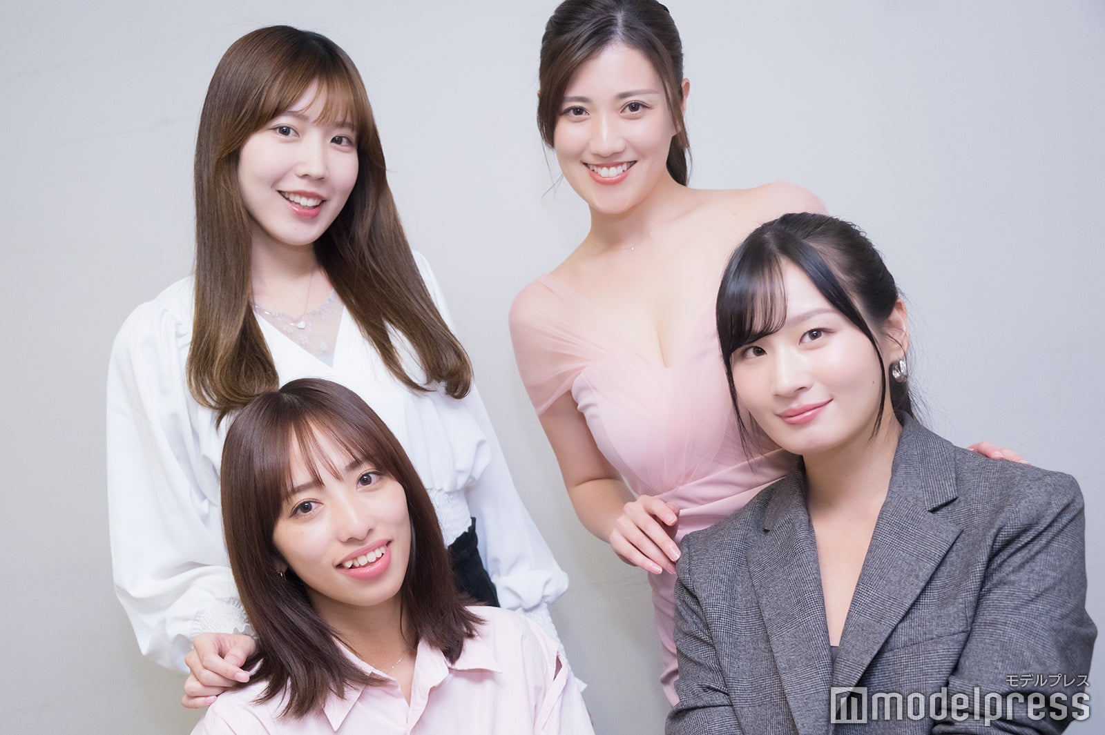 （前列左から）高梨瑞樹、清瀬汐希（後列左から）三葉みる、草野綾、（C）モデルプレス
