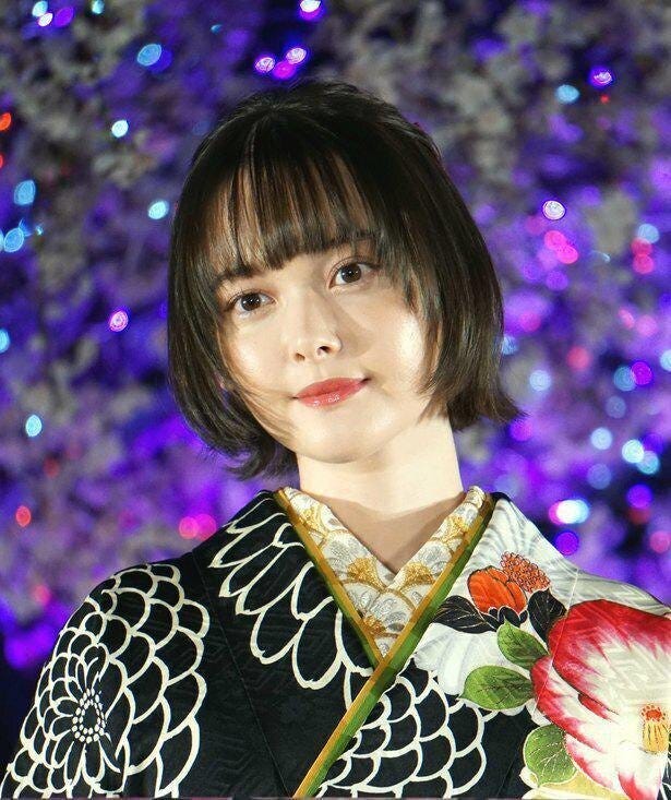 玉城ティナ 美背中 あらわな大胆ワンピース姿に反響 女子から見てもうっとり 色気がすごい モデルプレス 玉城ティナ 美背中 あらわな大胆ワンピース姿に反響 女子から見てもうっとり 色気がすごい モデルプレス