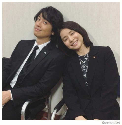 石田ゆり子、斎藤工と密着ツーショット「素敵な親戚」に反響