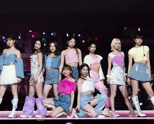 NiziU、TWICEナヨン「POP!」カバー 息ぴったりの“脳トレダンス”で圧巻<KCON 2022 JAPAN>