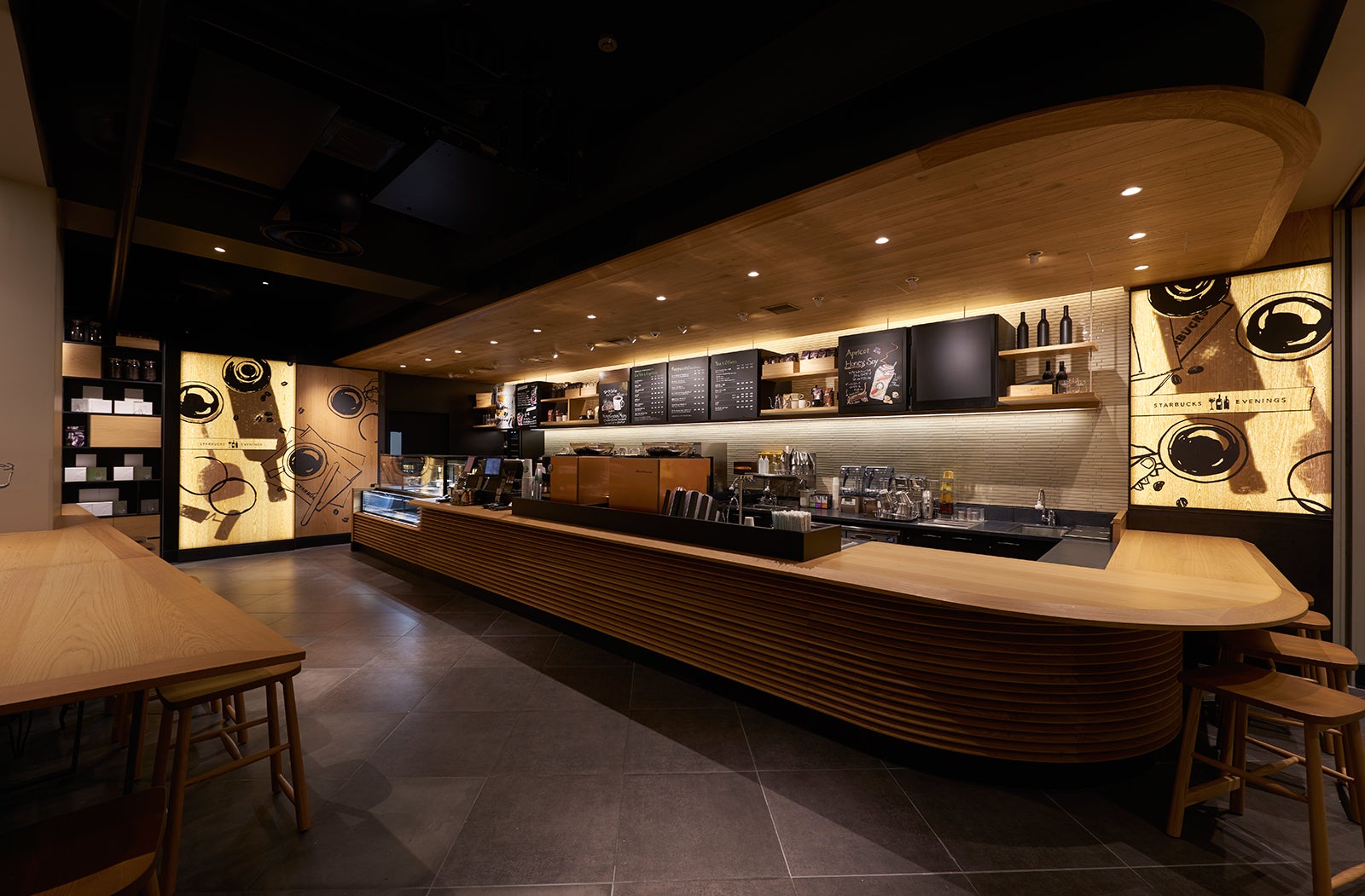 店内／画像提供：スターバックス